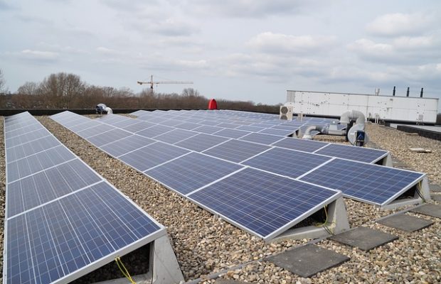 zonnepanelen bedrijven voorwaarden voordelen